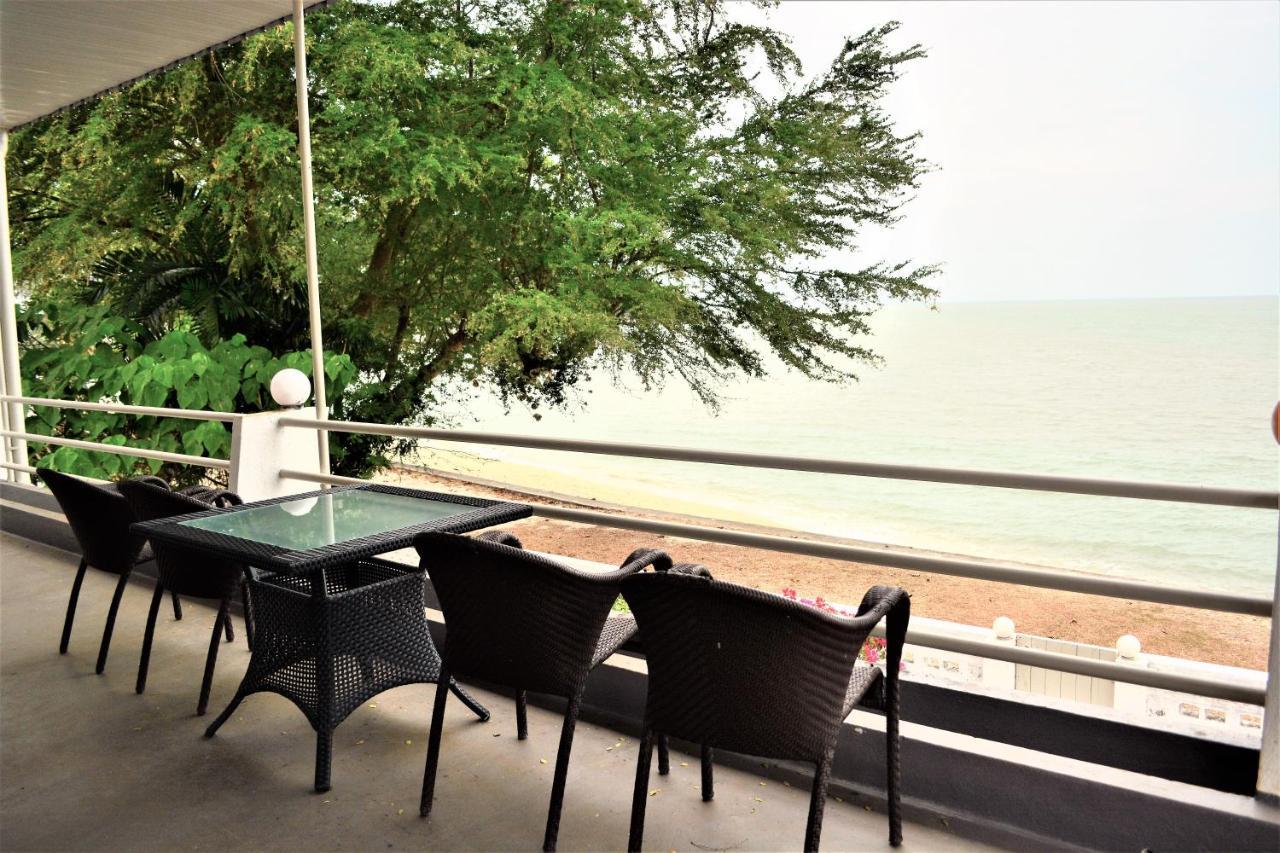 تانجونغ بونغاه G&T'S Beach Front Villa المظهر الخارجي الصورة